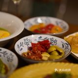 她在下腰 我在喝酒   