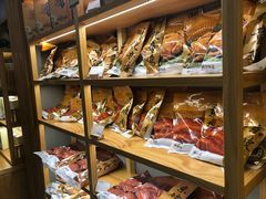 面包甜点陈列柜-南宋胡记(杭州河坊街店)