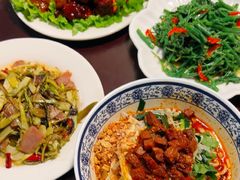 -巍山𤆵肉饵丝