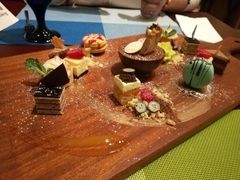 -香格里拉鱼跃地中海西餐厅·牛排披萨