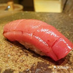 刺身金枪鱼中腩鱿鱼寿司油墨鱼寿司鲔鱼霜降大腩寿司大腹寿司喜欢的菜