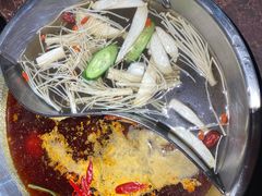 菌香鸳鸯锅-晓宇重庆火锅(赛格国际购物中心店)