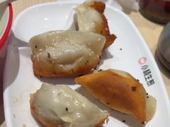 -小杨生煎(金山百联购物中心3楼店)
