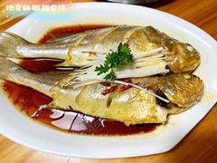油泼黄花鱼-鲜小岛·铜锅涮肉