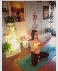 -闺蜜瑜伽·普拉提女性塑形馆