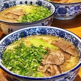 来网红店挑战超级牛大碗，干饭人干出一碗公益面