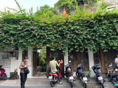 -Cuc Gach Quan Restaurant