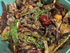 -愉肴麻辣香锅(中山路店)