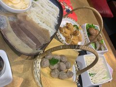 三宝组合-左庭右院鲜牛肉火锅(金山万达店)