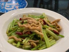 芹菜炒肉-胶东海鲜大排档(北太平庄店)
