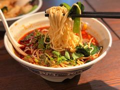 -爆炸头阿姨小四川正宗川味小吃(无任何分店)