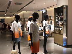 -URBAN REVIVO(济南领秀城贵和购物中心店)