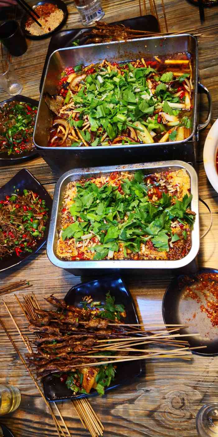 巡场范二妹独特烧烤夜宵城(鼎业店)-"宜宾烧烤林林总总各有特色.