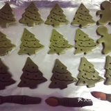 自制姜饼人饼干，很适合圣诞节的气氛！