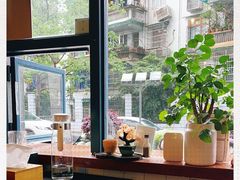靠窗位-Be Lived Cafe比例咖啡(摩天轮店)