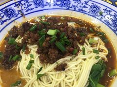 -渝之汇牛肉豌杂面