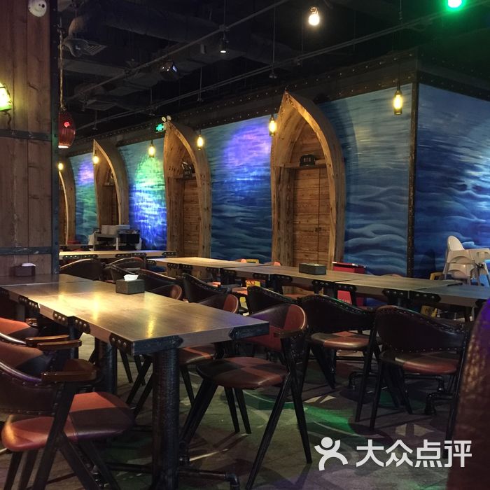 好伦哥航母餐厅