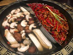 鲜菌鸳鸯锅-纸盐河码头火锅(十八梯店)