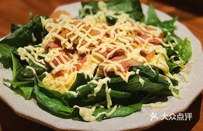 Scrambled Egg and Bacon Spinach Salad