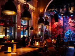 -FOUR PLAY BAR