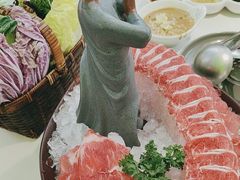 -洪氏嗨捞·广东猪肚鸡·椰子鸡火锅(西咸万象城店)