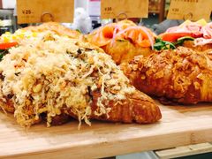 玉米沙拉牛角-PAPER STONE BAKERY(天环店)