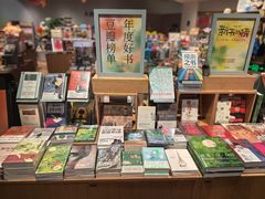 -新华文创·光的空间