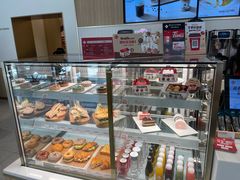 面包甜点陈列柜-Tims天好咖啡(华侨城步行街店)