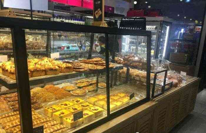 巴黎香吻(百大宝龙店)-"面包味道挺好,服务态度也好.努力继续.