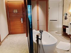 -三亚湾海居铂尔曼度假酒店