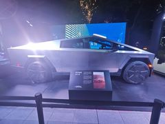 -TESLA 特斯拉(广州天环广场体验店)