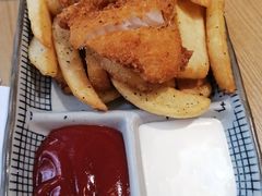 英式炸鱼配宽薯-HELLO 27 意面·沙拉·帕尼尼