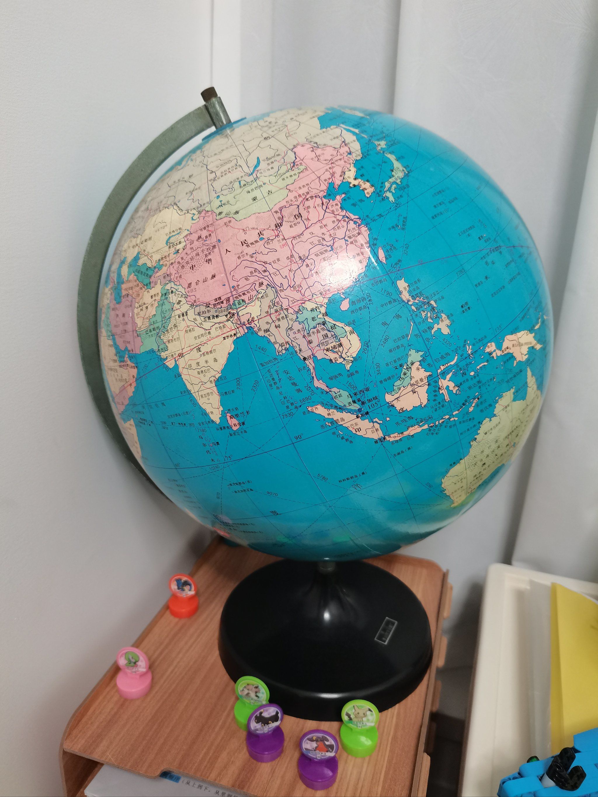 n想着还得买个大地球仪吧!