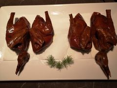 脆皮乳鸽-新荣记(BFC外滩金融中心店)