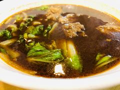 红烧牛肉刀削面-台北楚楚园馅饼粥(虹桥南丰城店)
