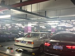 -虹桥火车站-停车场