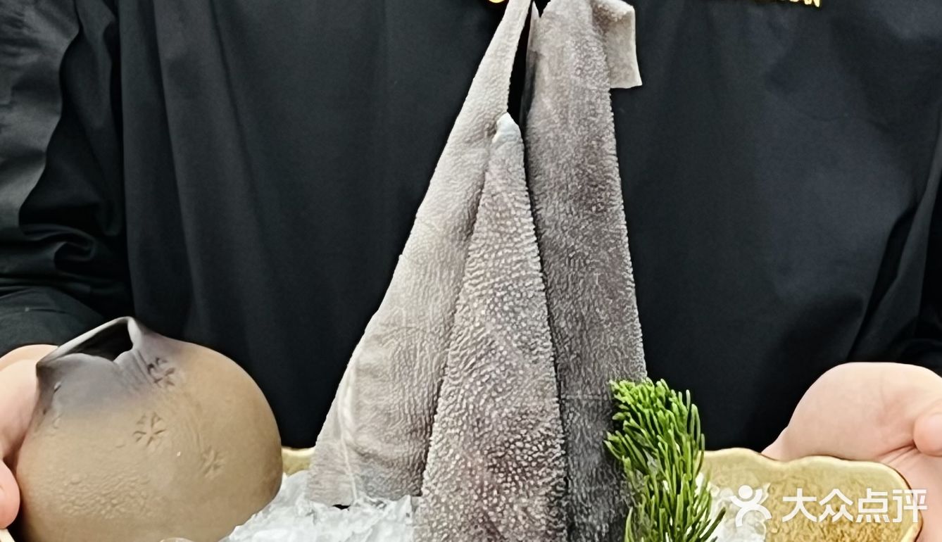 武汉太超前了 服务生颜值都这么高了吗⁉️