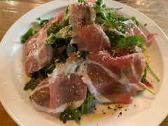 芝麻菜沙拉配风干火腿-羽深肉铺 Steak & Wine