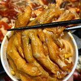怪味螺力：重庆大学城螺蛳粉新吃法揭秘