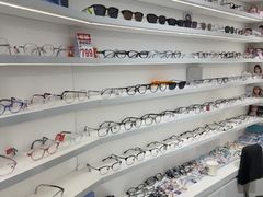 -美式眼镜·授权蔡司.依视路.尼康.豪雅.明月(南翔印象城店)