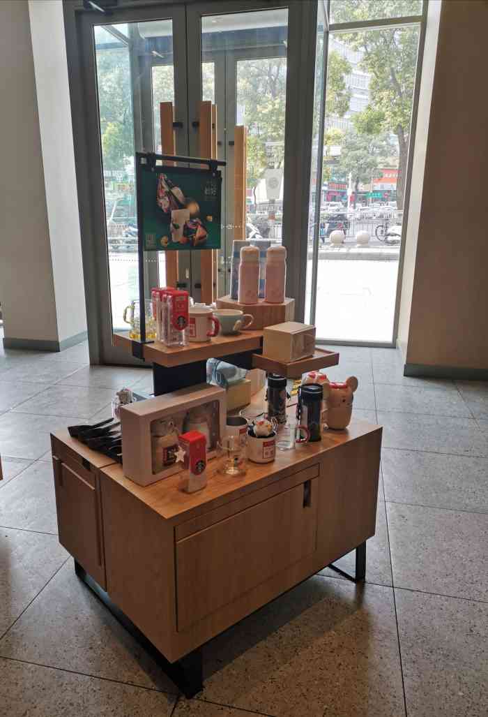 星巴克(新乡胖东来大胖店)-"新乡第一家星巴克 从入驻到开业的第一批