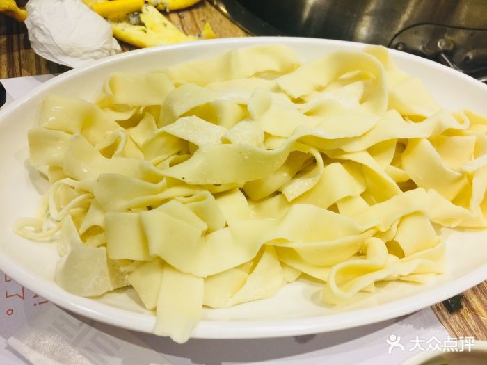 堃记牛煮艺潮牛火锅面块图片 - 第1张