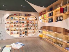 -钟书阁(珍园店)