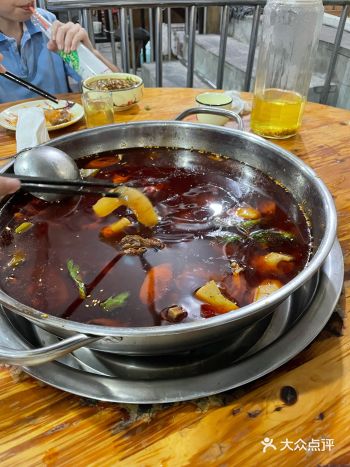 今天和同事聚餐，大家同时选中了这家店，果真没有让人失