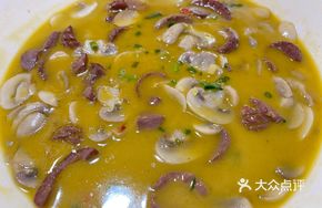 Sour Soup with Fresh Mushrooms and Pig Kidney