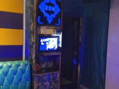 包房-乐唱氧吧量贩式KTV