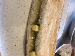 雪油加央烤麵包-何九海南茶店(鬼仔巷店)