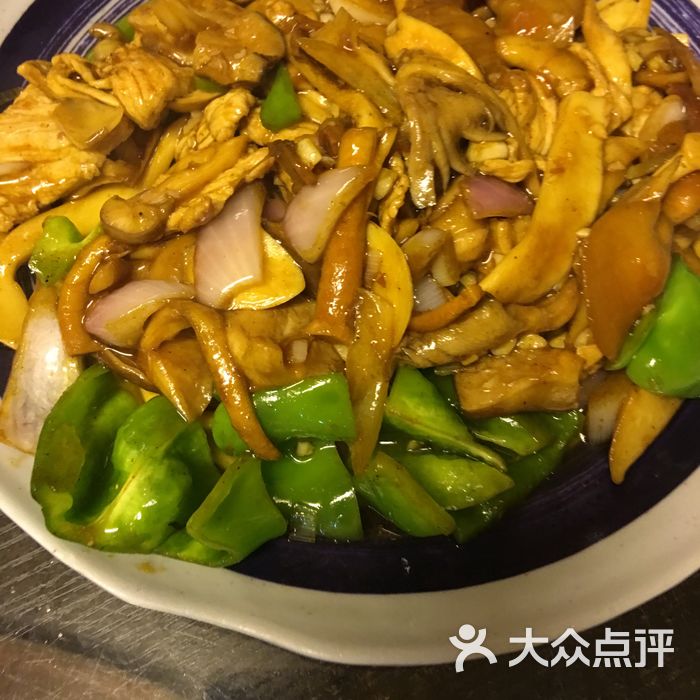 松蘑炒土豆片图片