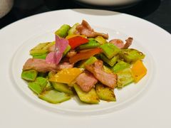 黑椒小瓜炒爽肉-海天宴海阁·海鲜·鲁菜·青岛菜