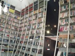 -钟书阁(松江泰晤士小镇店)